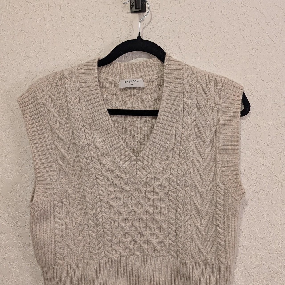 Womens Babaton Aritzia Cream Sweater Vest XS Excellent Merino Wool Cable Knit
